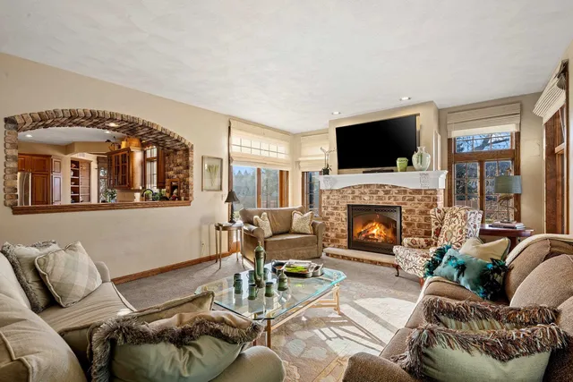 $699,900 | 3117 West Twin Willow Court, Appleton, WI 54914