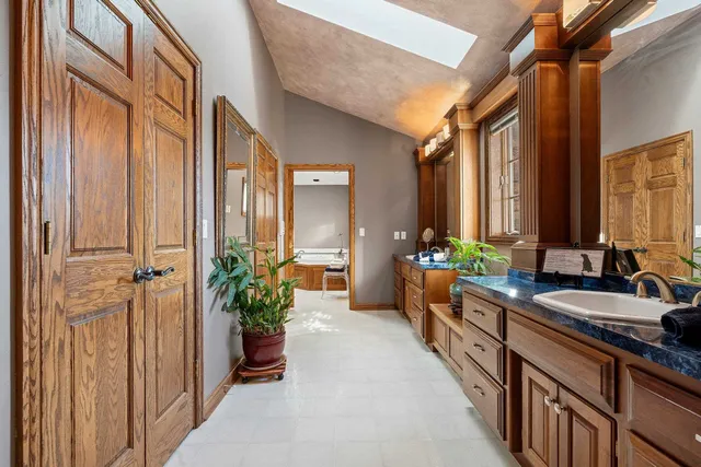 $699,900 | 3117 West Twin Willow Court, Appleton, WI 54914