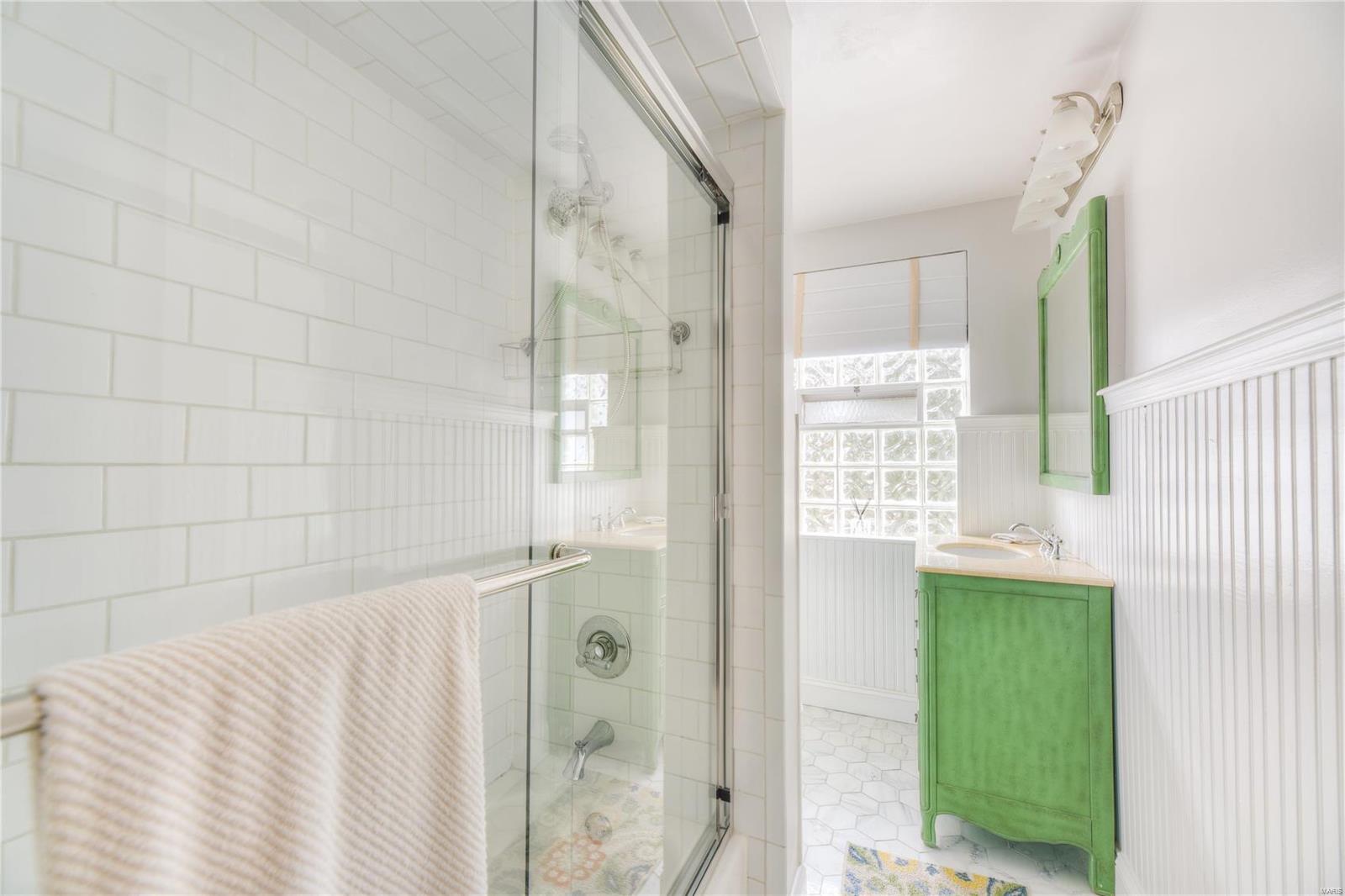 13779 Clayton Road Chesterfield, MO 63017 - Photo 14 of 21 Gallery Image 14