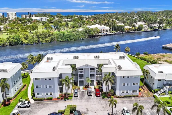 $2,200 | 9 Colonial Club Drive, Unit 305, Boynton Beach, FL 33435