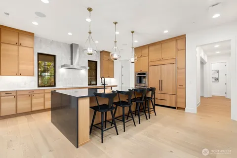 $5,199,000 | 4104 83rd Avenue Southeast, Mercer Island, WA 98040