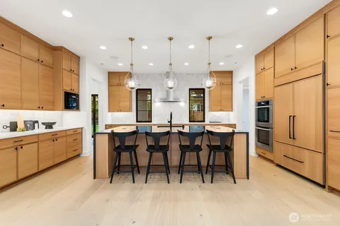 $5,199,000 | 4104 83rd Avenue Southeast, Mercer Island, WA 98040