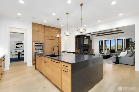 $5,199,000 | 4104 83rd Avenue Southeast, Mercer Island, WA 98040