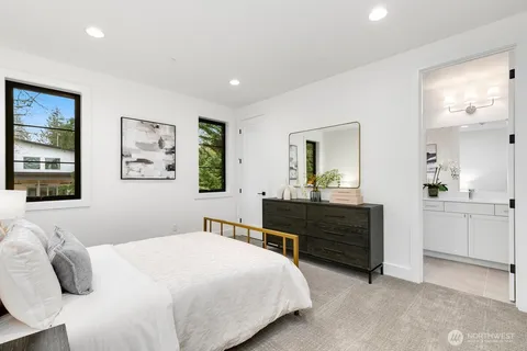 $5,199,000 | 4104 83rd Avenue Southeast, Mercer Island, WA 98040