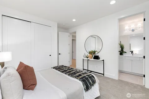 $5,199,000 | 4104 83rd Avenue Southeast, Mercer Island, WA 98040