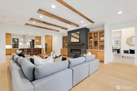 $5,199,000 | 4104 83rd Avenue Southeast, Mercer Island, WA 98040