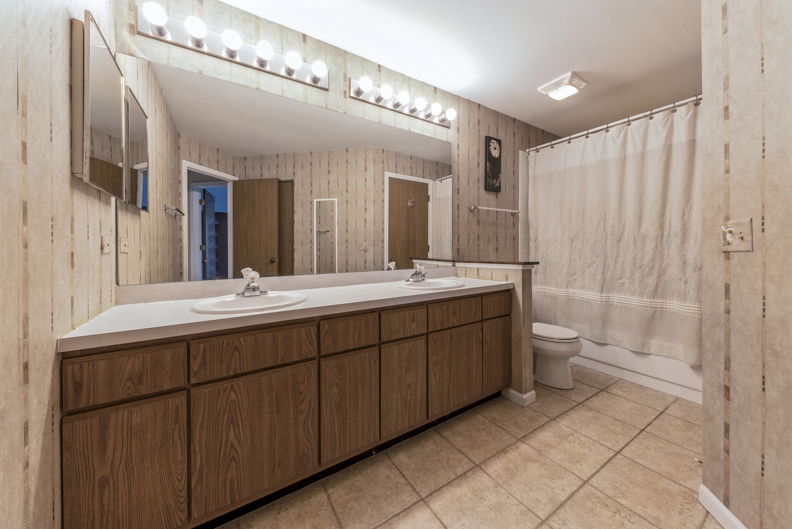 939 Ridgefield Lane Wheeling, IL 60090 - Photo 8 of 10 a spacious bathroom with a double vanity sink a large mirror and a shower