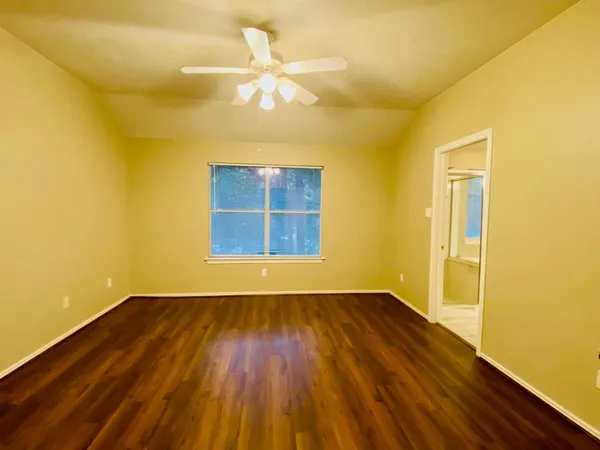 $1,950 | 23 Summer Haze Circle, The Woodlands, TX 77382