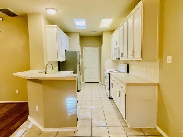 $1,950 | 23 Summer Haze Circle, The Woodlands, TX 77382