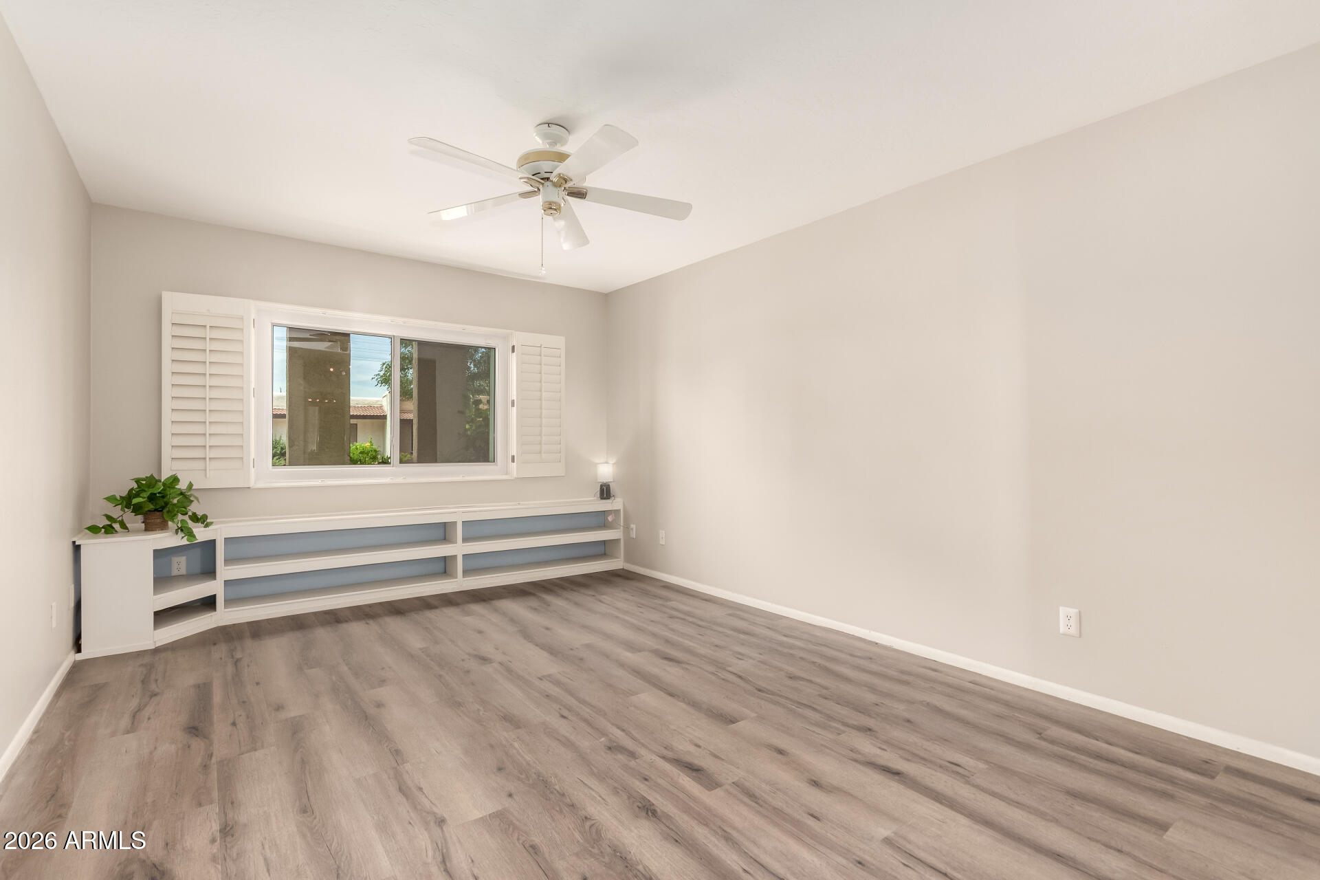 1833 West Citrus Way Phoenix, AZ 85015 - Photo 15 of 36 a view of an empty room with a window