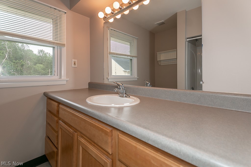569 Bishop Road Cleveland, OH 44143 - Photo 18 of 26