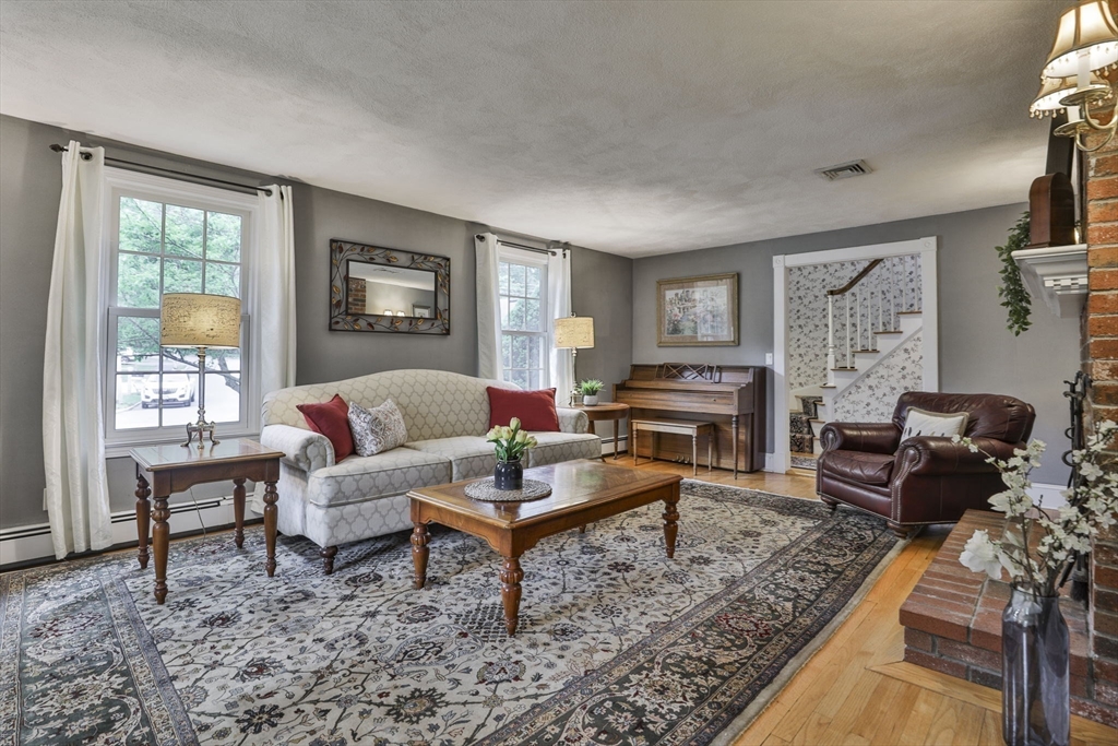 33 Reynolds Road Wakefield, MA 01880 - Photo 16 of 42
