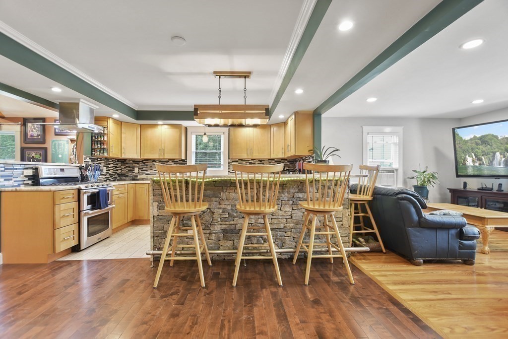 44 Ray Street Webster, MA 01570 - Photo 5 of 35 Gallery Image 5