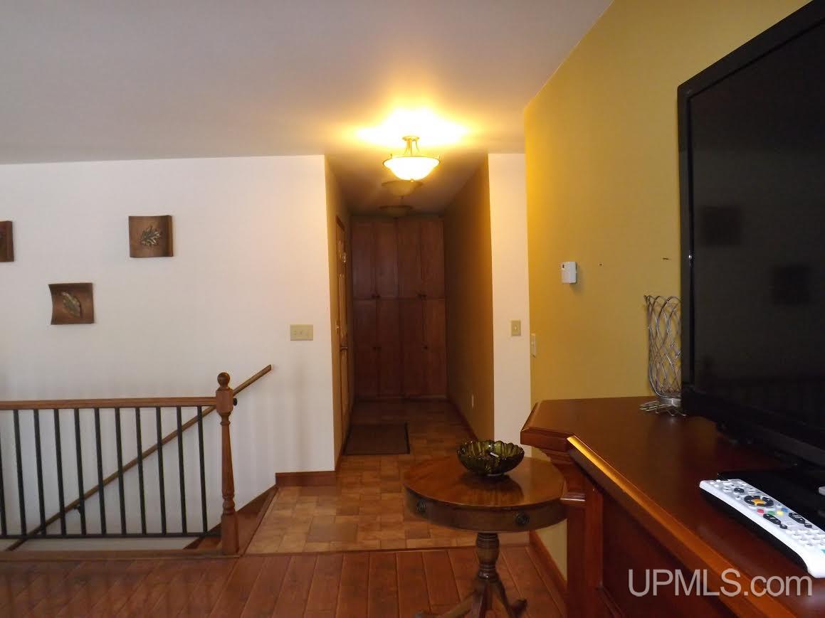 5511 G5 Road Escanaba, MI 49829 - Photo 8 of 30