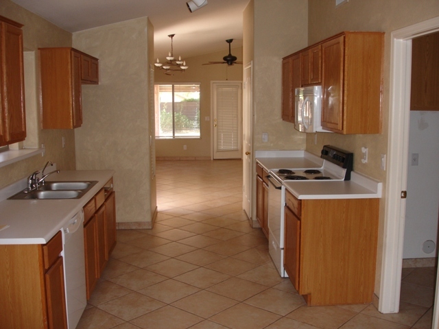 4811 East Mossman Road Phoenix, AZ 85054 - Photo 4 of 11 Kitchen