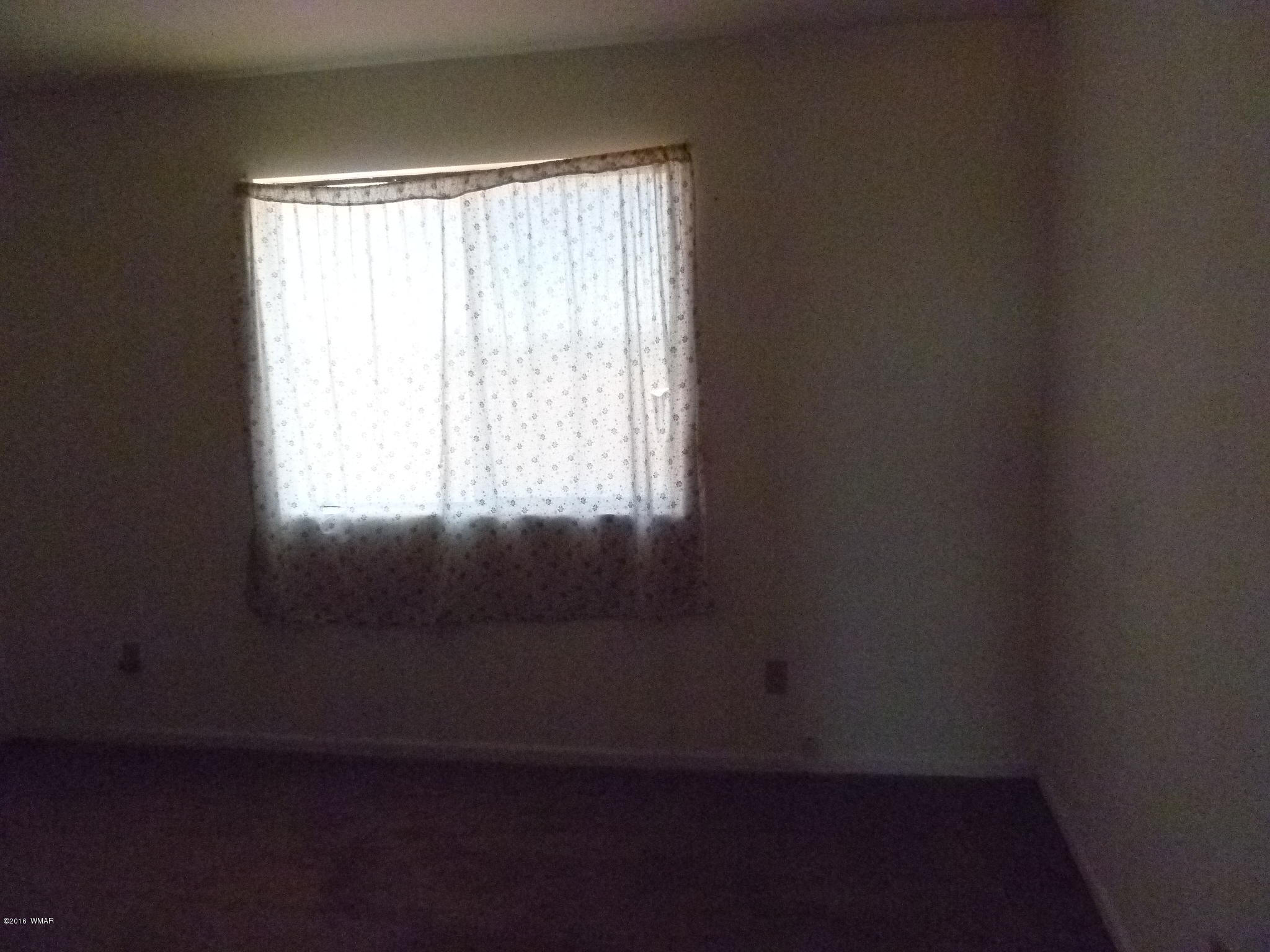 5218 Longhorn Road Snowflake, AZ 85937 - Photo 11 of 41 a bathroom with a window