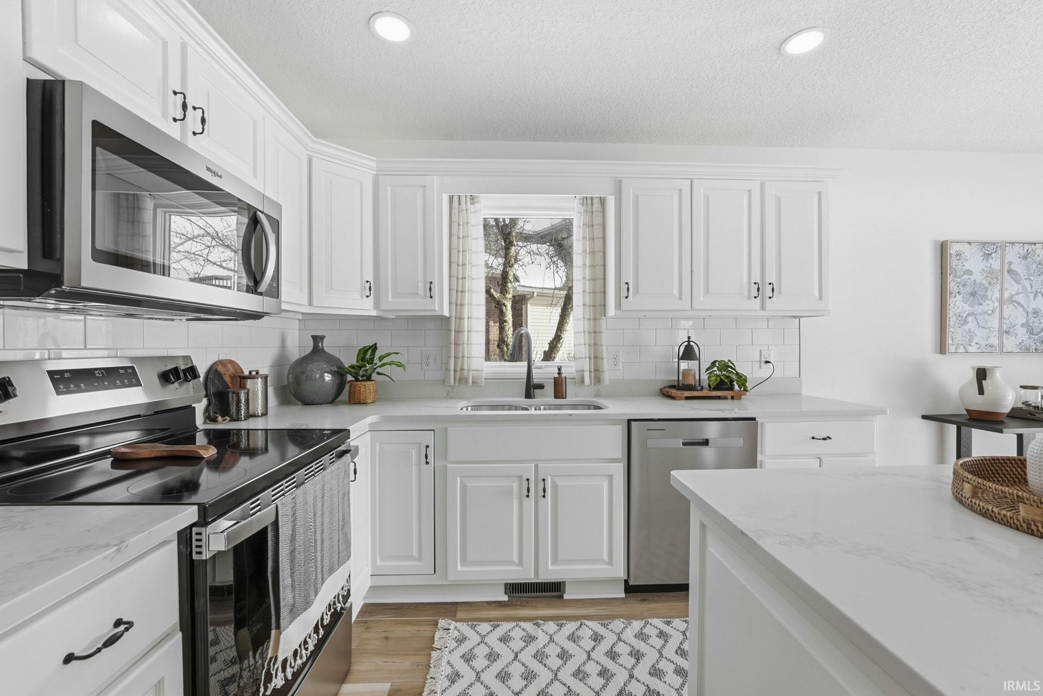 9818 Sea View Cove Fort Wayne, IN 46835 - Photo 5 of 36