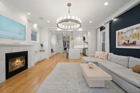 $1,895,000 | 2042 North Honore Street, Chicago, IL 60614