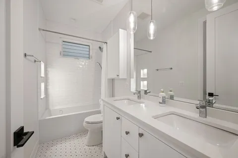 $1,895,000 | 2042 North Honore Street, Chicago, IL 60614