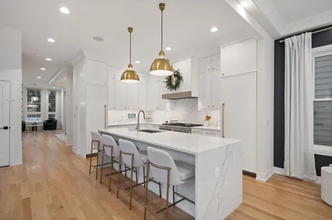 $1,895,000 | 2042 North Honore Street, Chicago, IL 60614