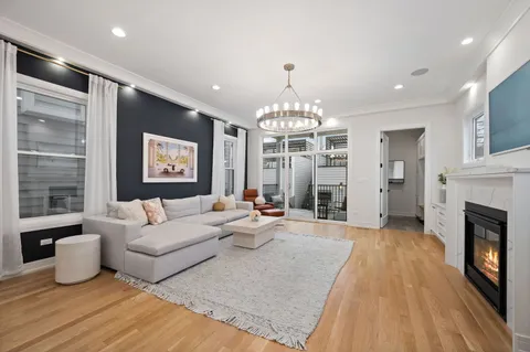 $1,895,000 | 2042 North Honore Street, Chicago, IL 60614