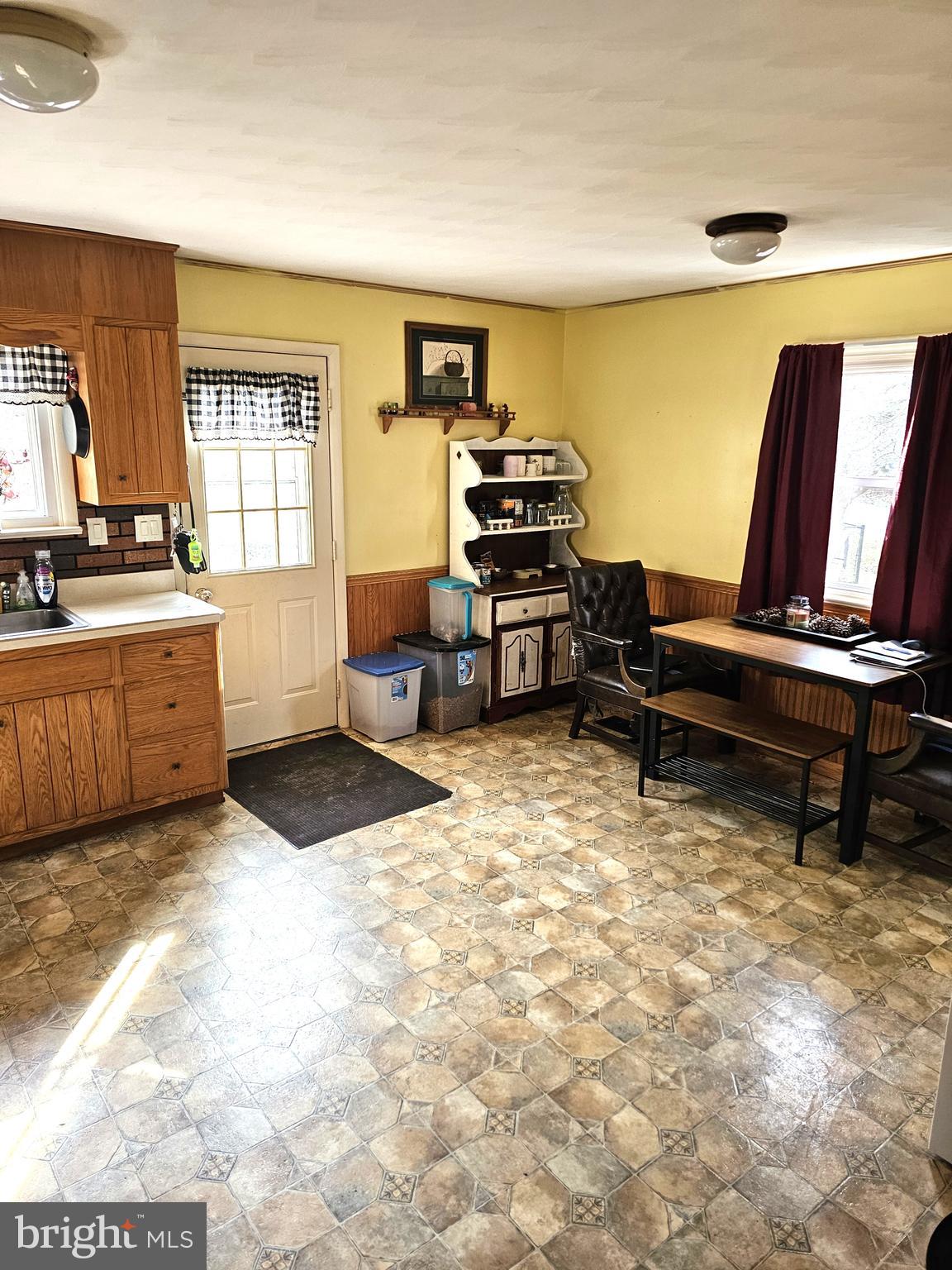 91 West Ridge Avenue Mifflintown, PA 17059 - Photo 3 of 12