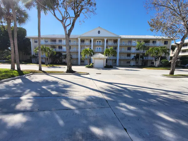 $2,200 | 3511 Village Boulevard, Unit 403, West Palm Beach, FL 33409