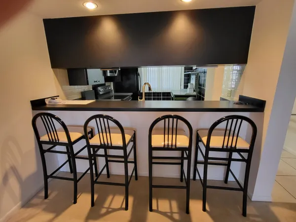 $2,200 | 3511 Village Boulevard, Unit 403, West Palm Beach, FL 33409