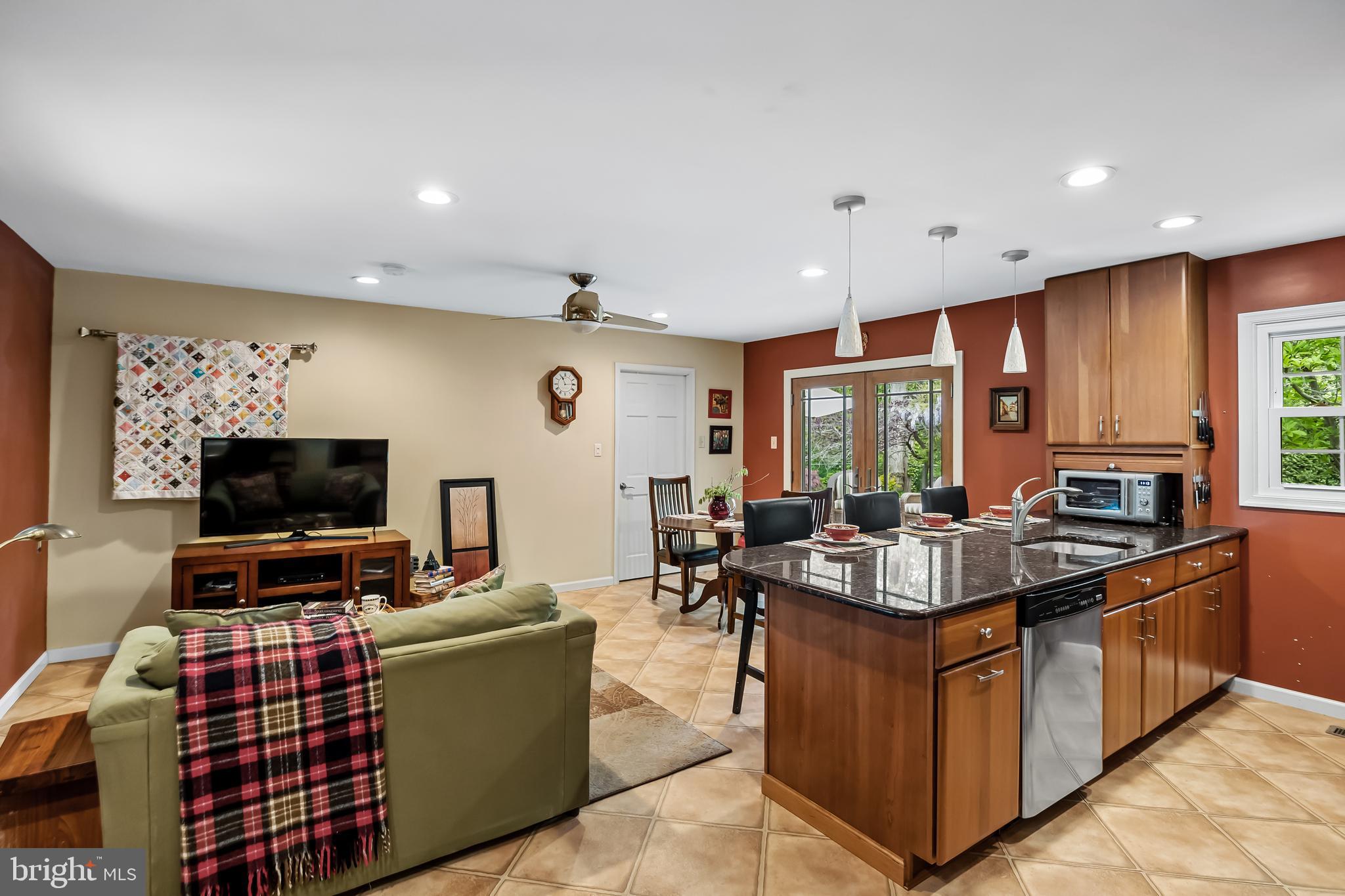 24 Forestview Place Willingboro, NJ 08046 - Photo 16 of 42 Kitchen / Family Room