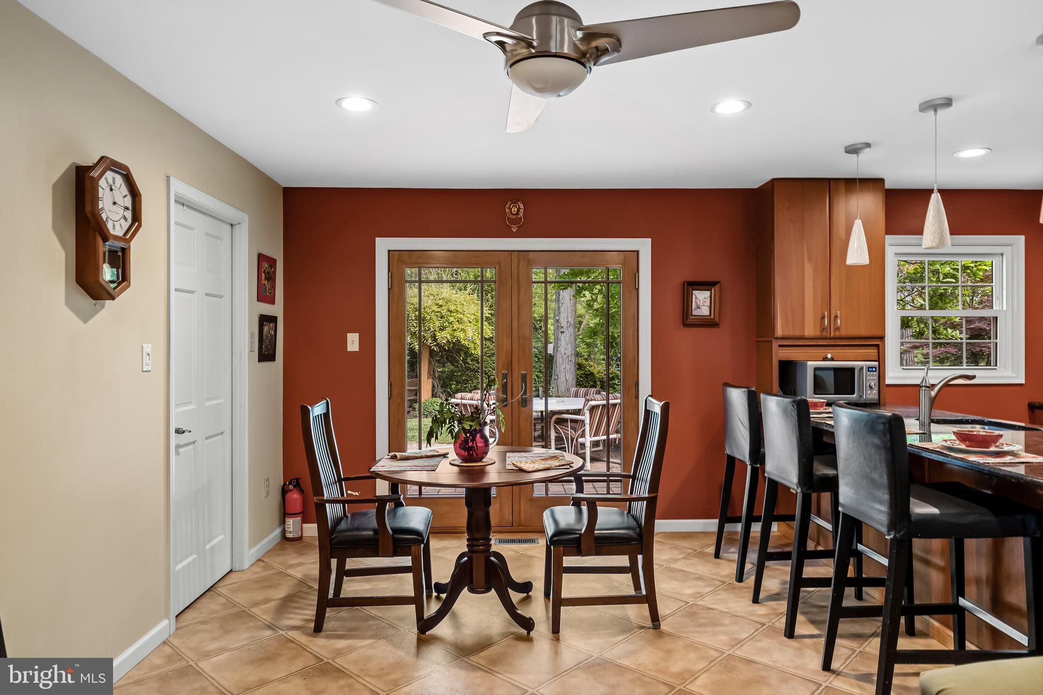 24 Forestview Place Willingboro, NJ 08046 - Photo 18 of 42 Breakfast Area