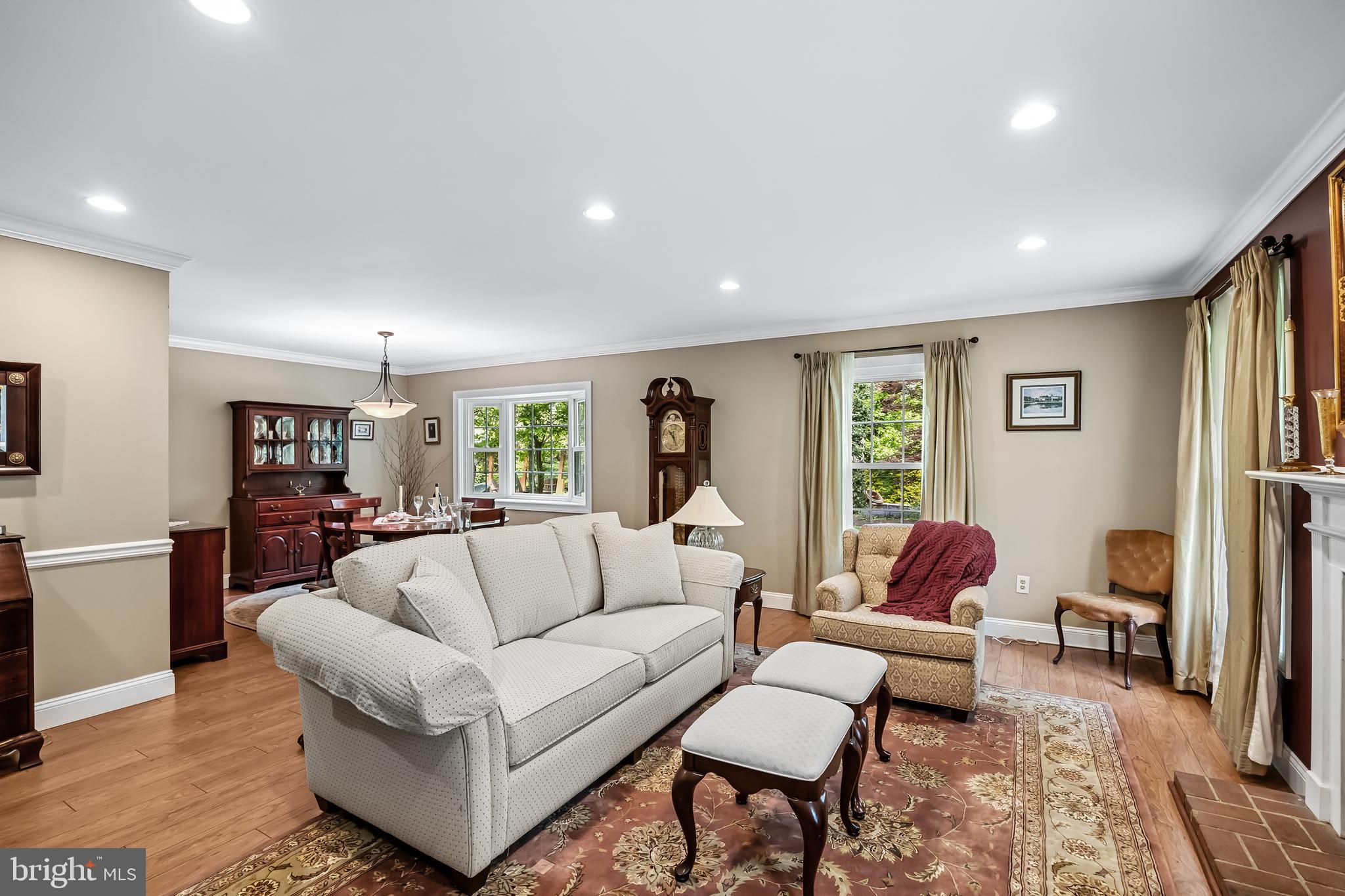 24 Forestview Place Willingboro, NJ 08046 - Photo 9 of 42 Living Room
