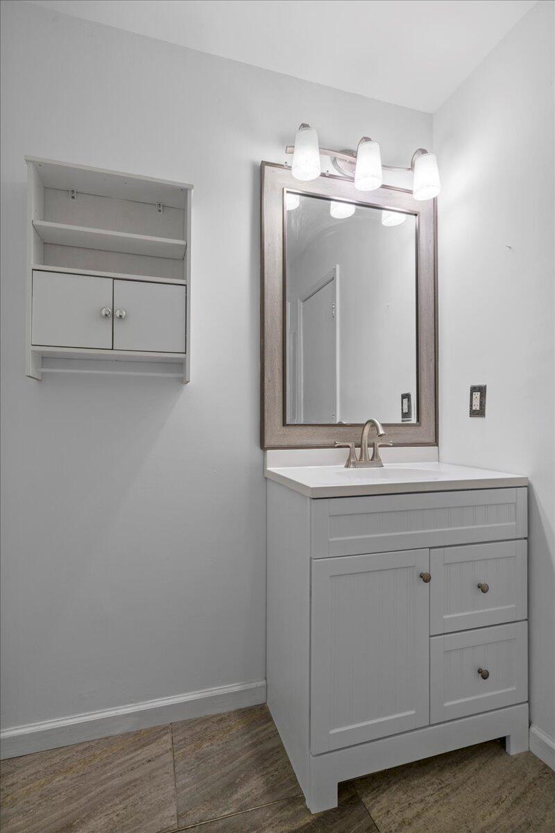 1435 Hazel Road Charleston, SC 29407 - Photo 9 of 18 Hall Bath