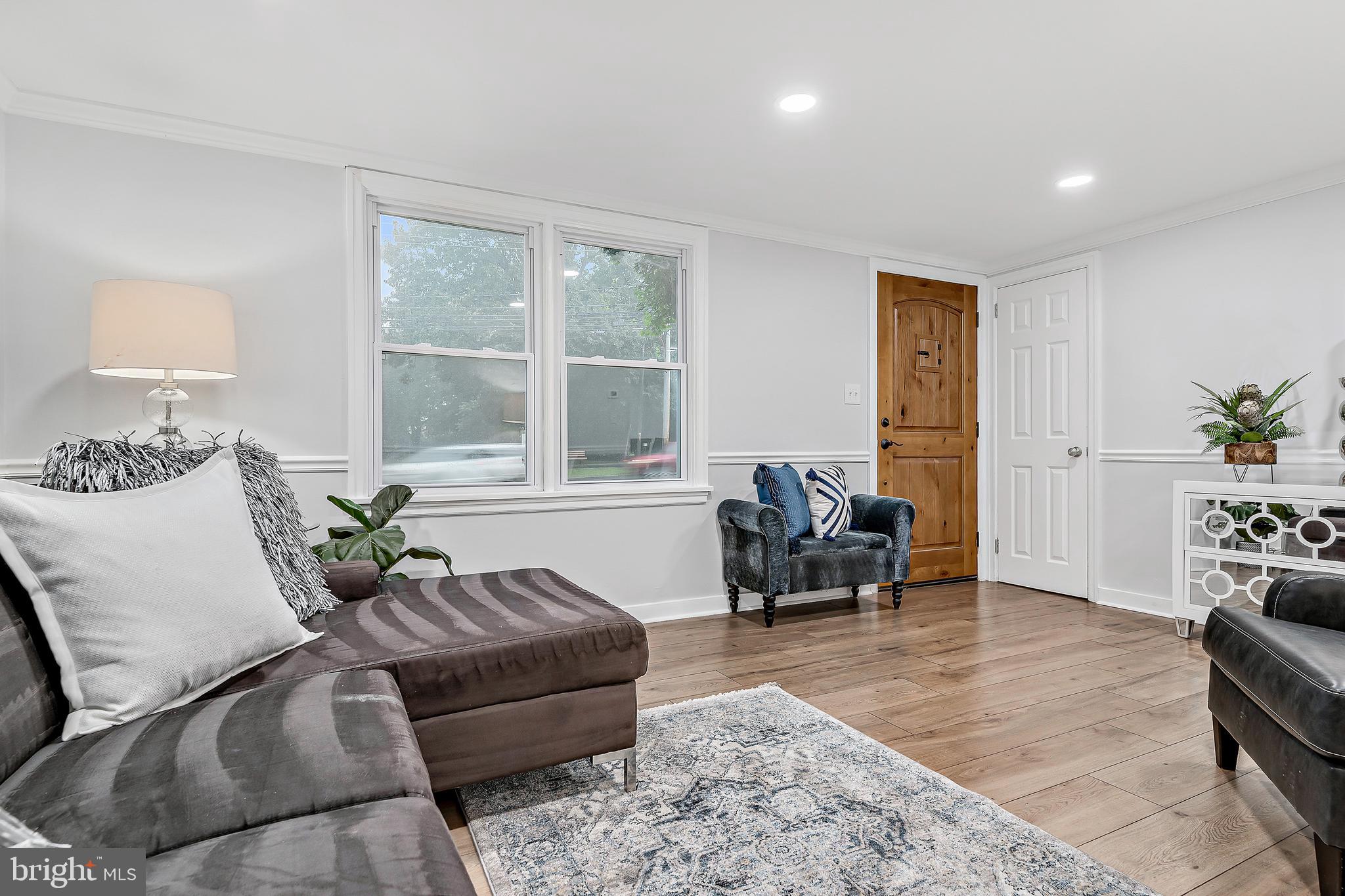 415 West Governor Road Hershey, PA 17033 - Photo 8 of 23 Living room