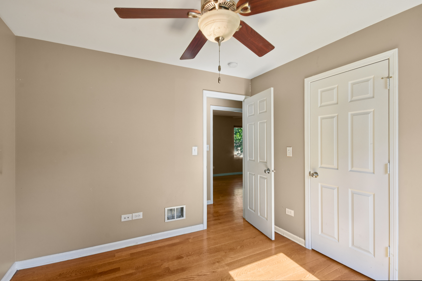 357 Sword Way Bolingbrook, IL 60440 - Photo 14 of 28 Gallery Image 14
