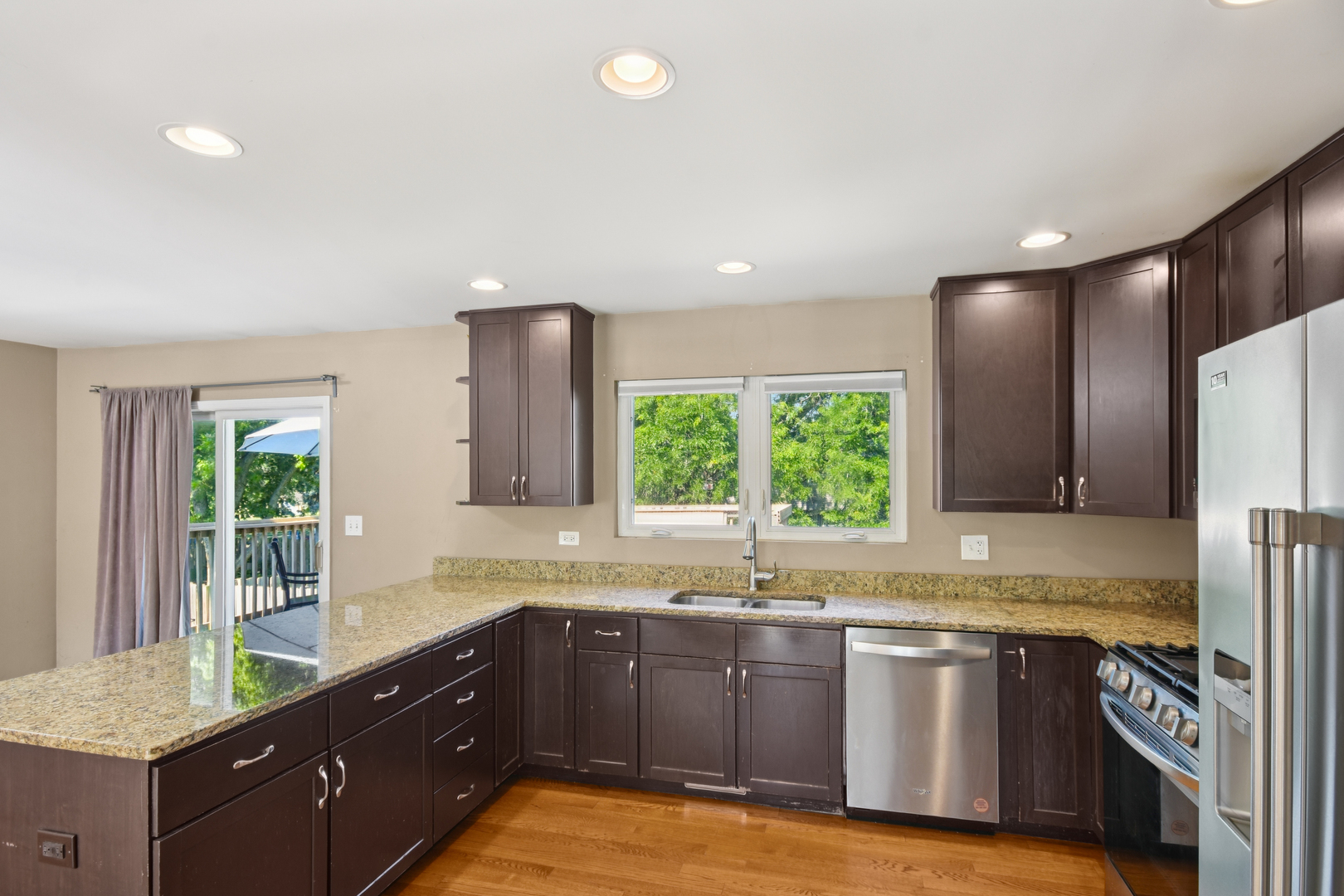 357 Sword Way Bolingbrook, IL 60440 - Photo 8 of 28 Gallery Image 8