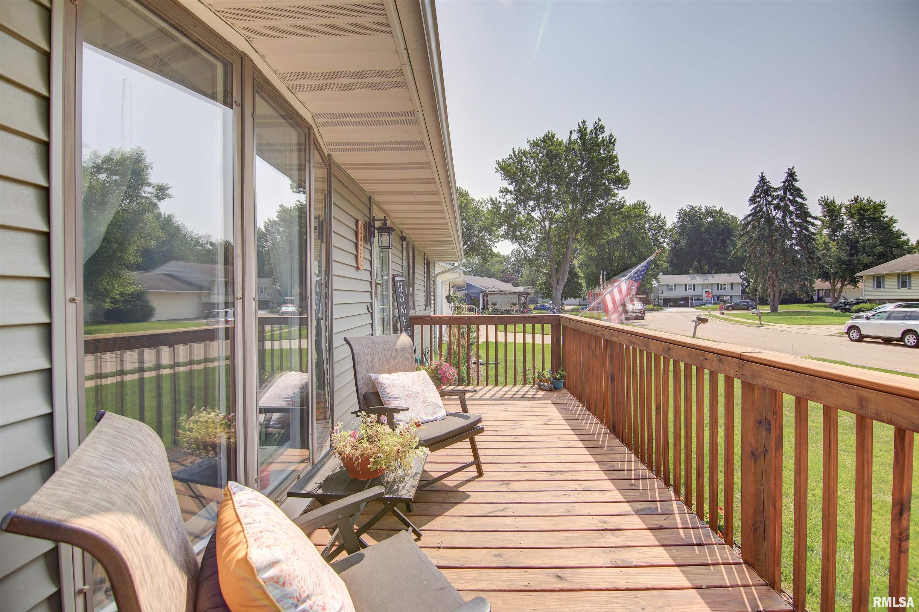 886 15th Avenue Northwest Clinton, IA 52732 - Photo 2 of 30