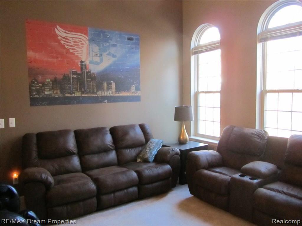16892 Farmington Road Livonia, MI 48154 - Photo 7 of 25 16892 Farmington Livonia Mi 018.JPG