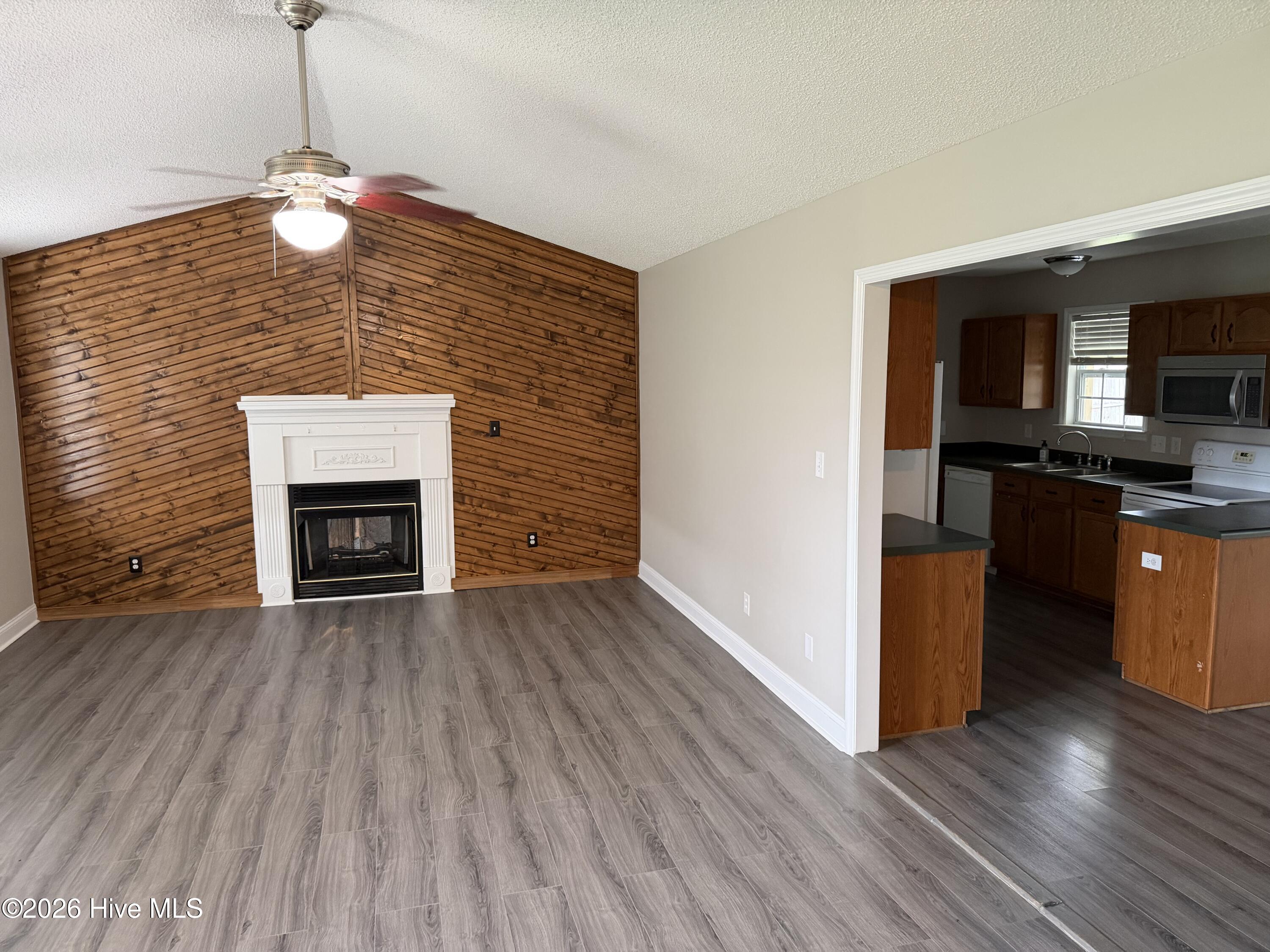 136 Annie Road Richlands, NC 28574 - Photo 3 of 20