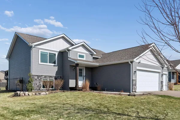 $419,900 | 940 Lakewood Trail, Young America, MN 55397