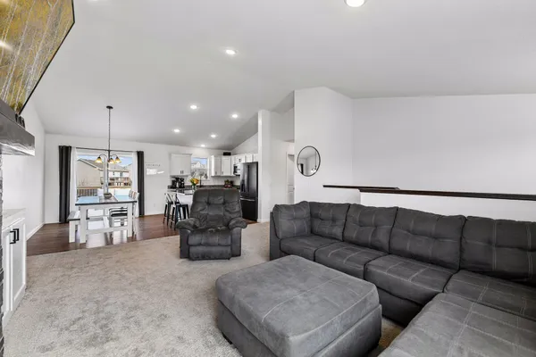 $419,900 | 940 Lakewood Trail, Norwood Young America, MN 55397