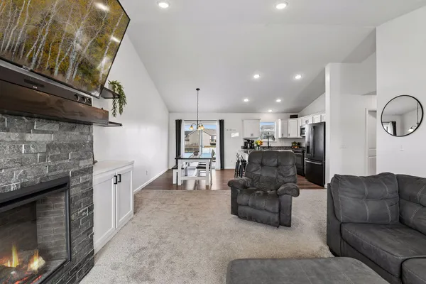 $419,900 | 940 Lakewood Trail, Norwood Young America, MN 55397