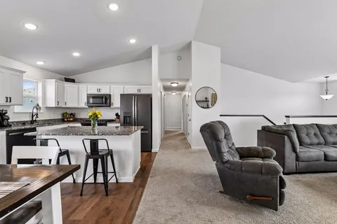 $419,900 | 940 Lakewood Trail, Young America, MN 55397