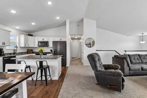 $419,900 | 940 Lakewood Trail, Norwood Young America, MN 55397