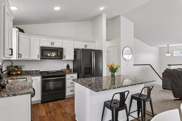 $419,900 | 940 Lakewood Trail, Norwood Young America, MN 55397