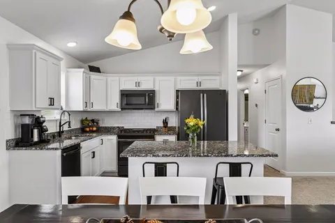 $419,900 | 940 Lakewood Trail, Young America, MN 55397