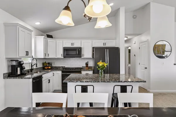 $419,900 | 940 Lakewood Trail, Norwood Young America, MN 55397