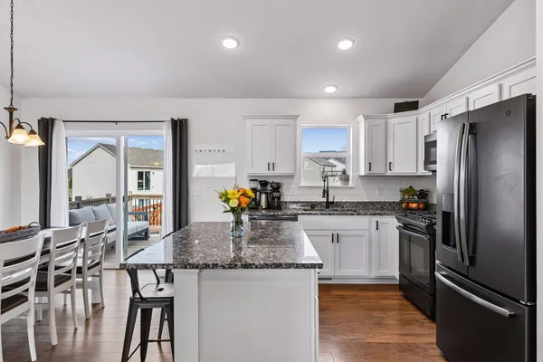 $419,900 | 940 Lakewood Trail, Norwood Young America, MN 55397