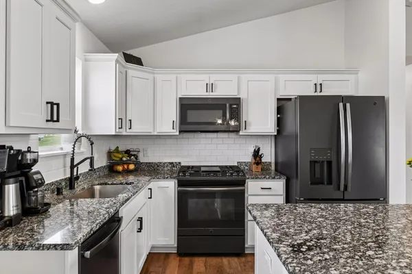 $419,900 | 940 Lakewood Trail, Norwood Young America, MN 55397