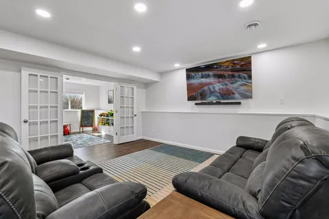 $419,900 | 940 Lakewood Trail, Young America, MN 55397