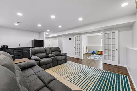 $419,900 | 940 Lakewood Trail, Young America, MN 55397